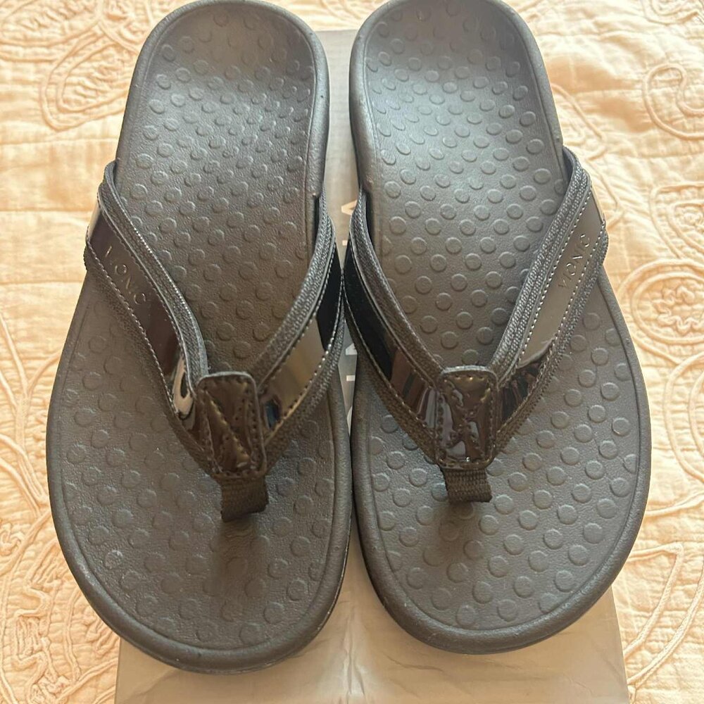 NIB Vionic Tide II flip flops